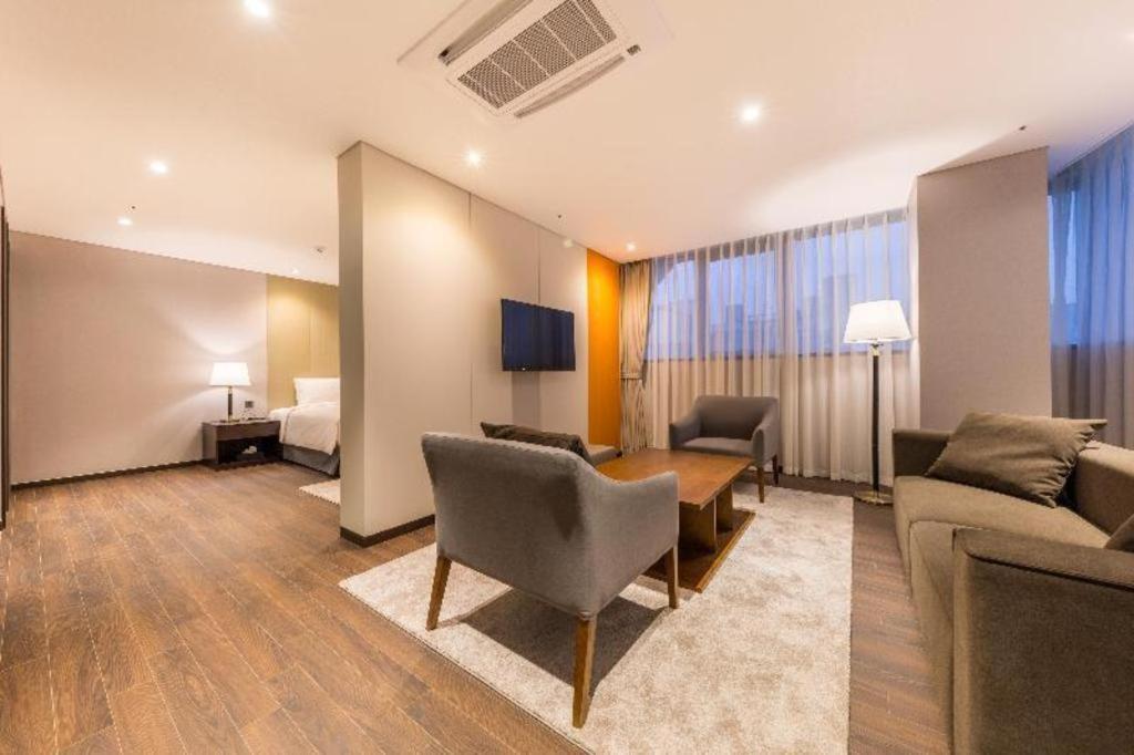 โรงแรม โฮเวิร์ด จอห์นสัน บาย วินด์แฮม แอร์พอร์ต อินชอน