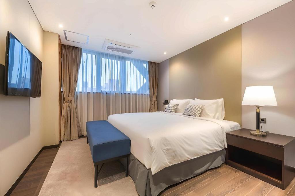 โฮเวิร์ด จอห์นสัน บาย วินด์แฮม แอร์พอร์ต โรงแรม 4*