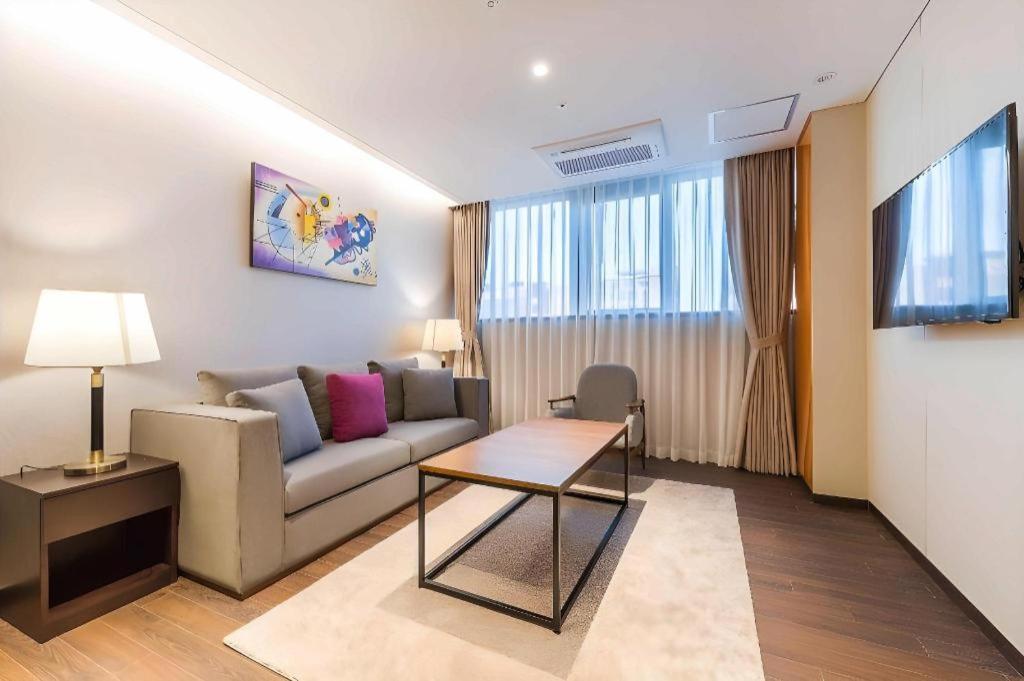 โฮเวิร์ด จอห์นสัน บาย วินด์แฮม แอร์พอร์ต โรงแรม 4*