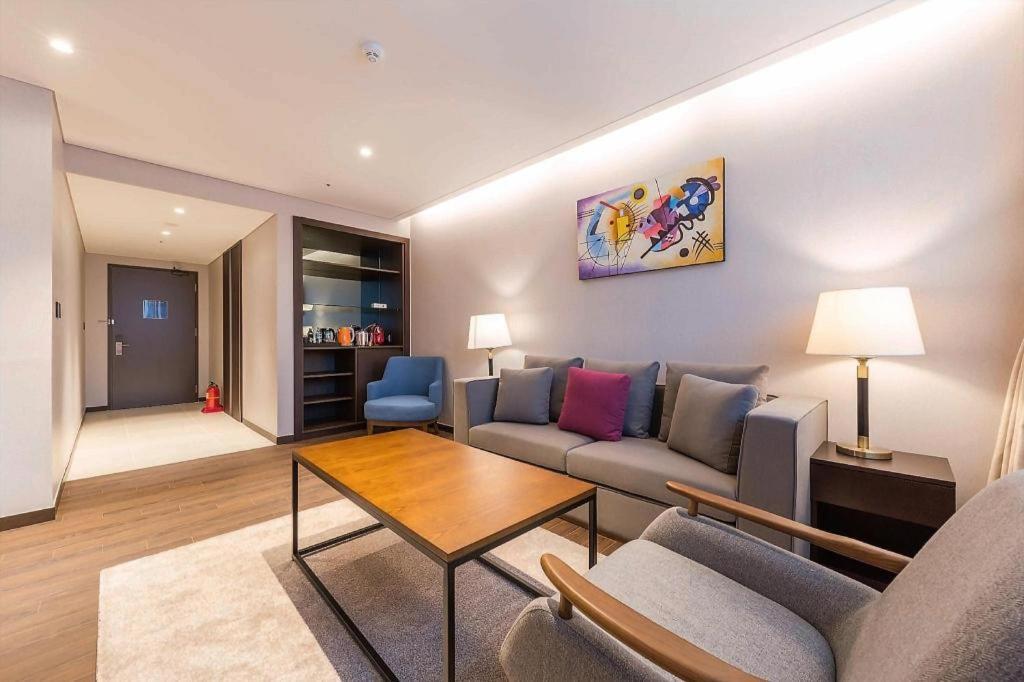 โฮเวิร์ด จอห์นสัน บาย วินด์แฮม แอร์พอร์ต โรงแรม 4*