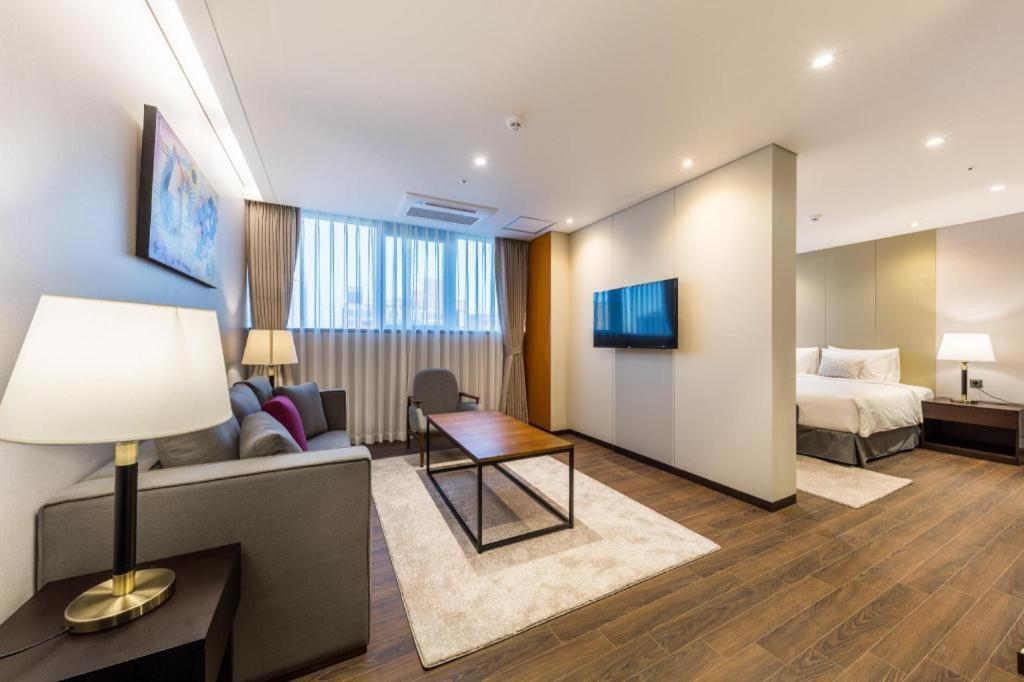 โรงแรม โฮเวิร์ด จอห์นสัน บาย วินด์แฮม แอร์พอร์ต อินชอน