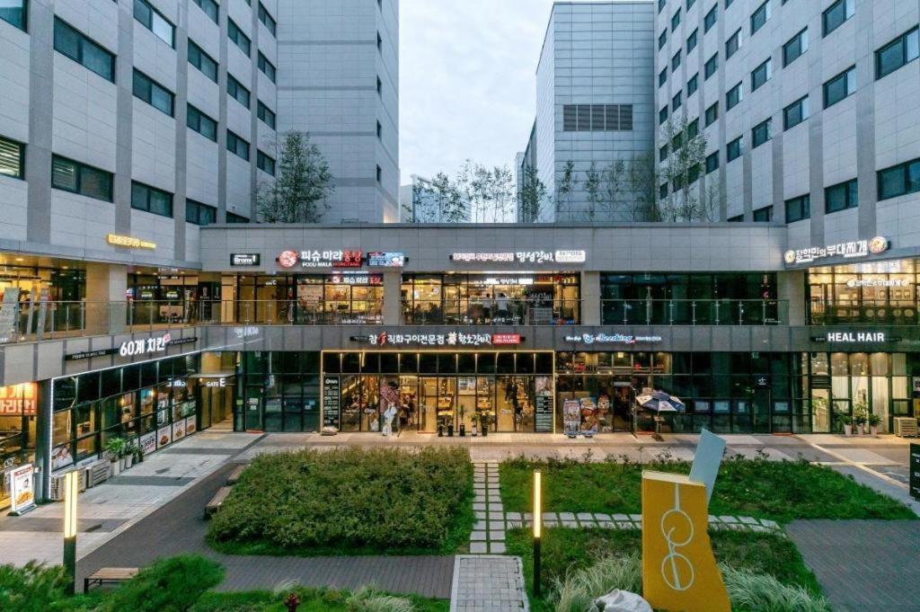 โรงแรม โฮเวิร์ด จอห์นสัน บาย วินด์แฮม แอร์พอร์ต 4*